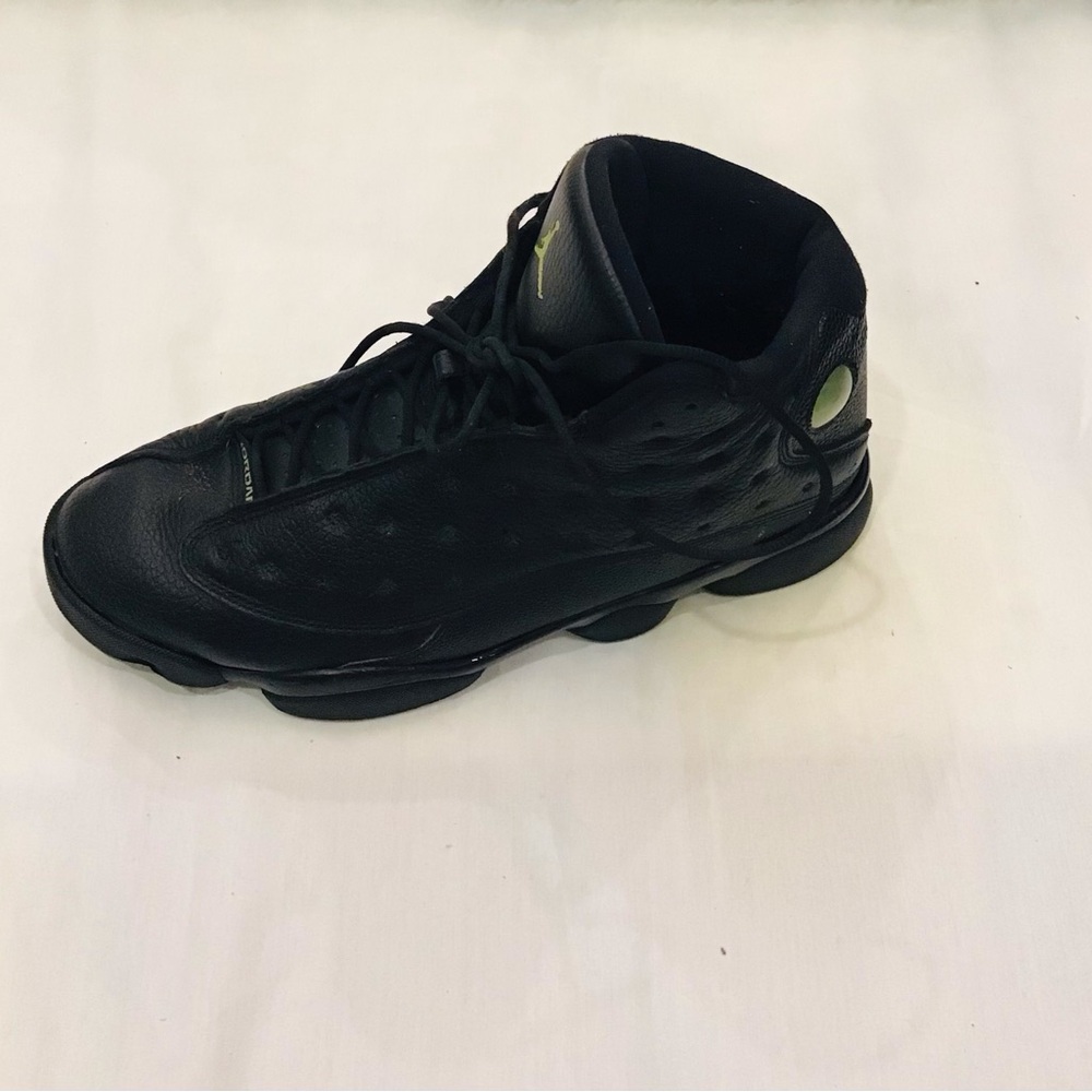 Black Men's Performance Basketball Shoe - Athletic Style